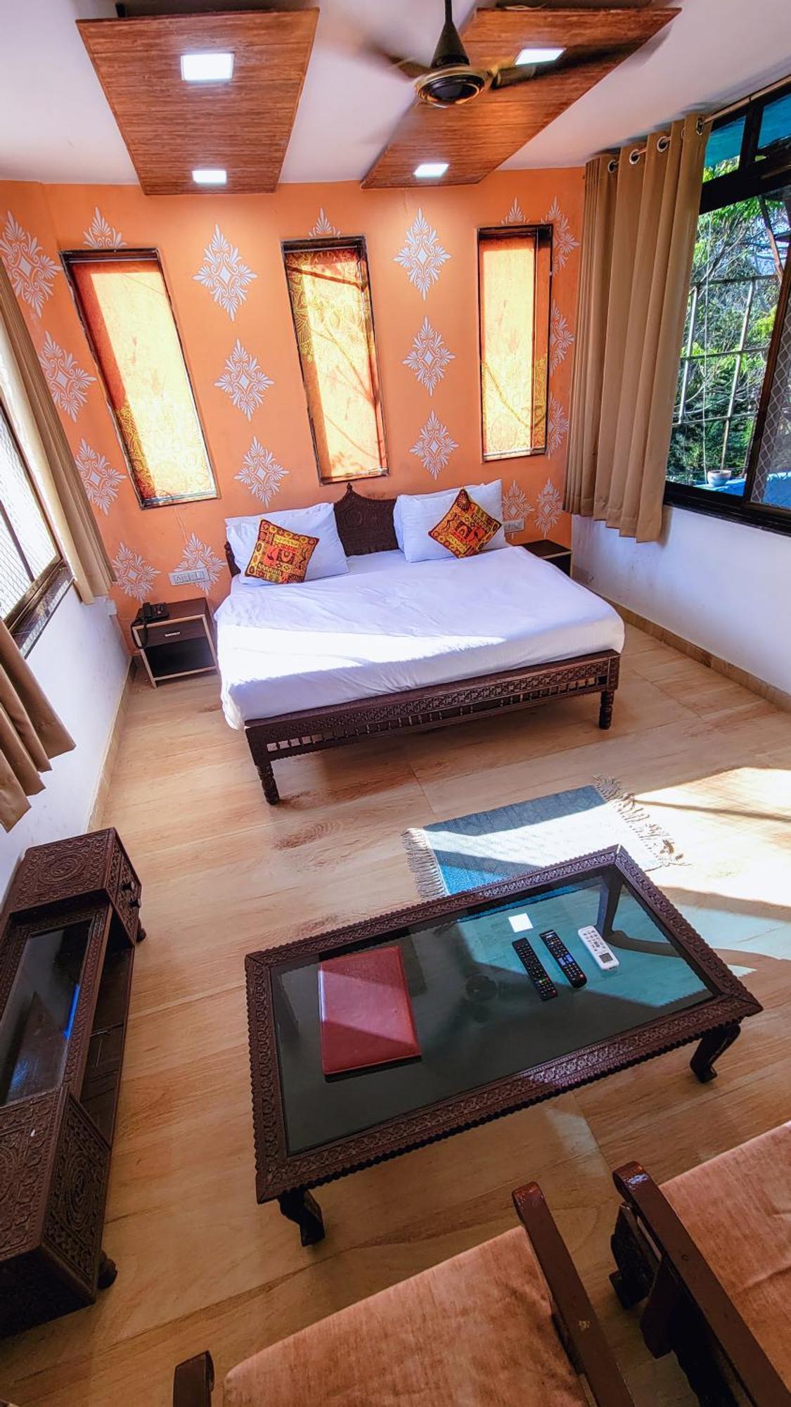 Rudraksha Inn Маунт-Абу Экстерьер фото