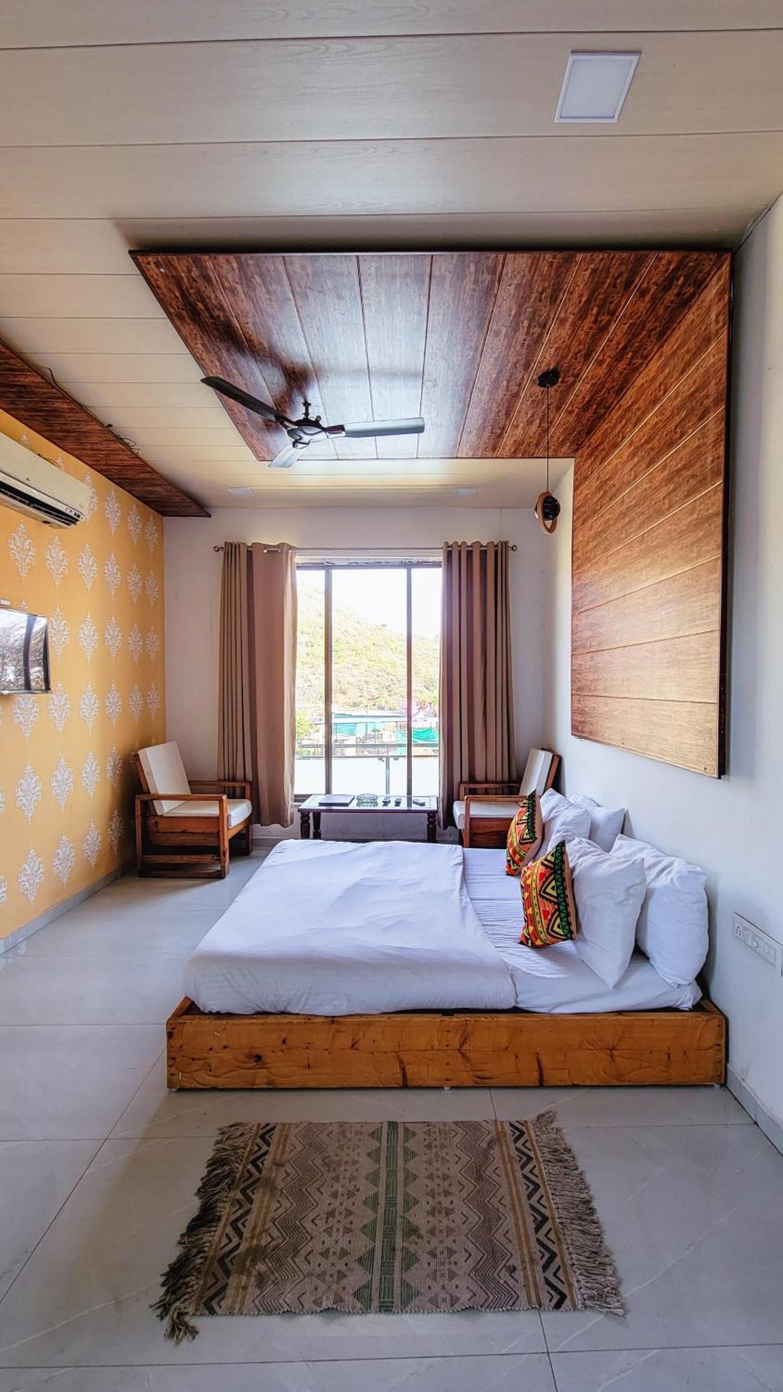 Rudraksha Inn Маунт-Абу Экстерьер фото