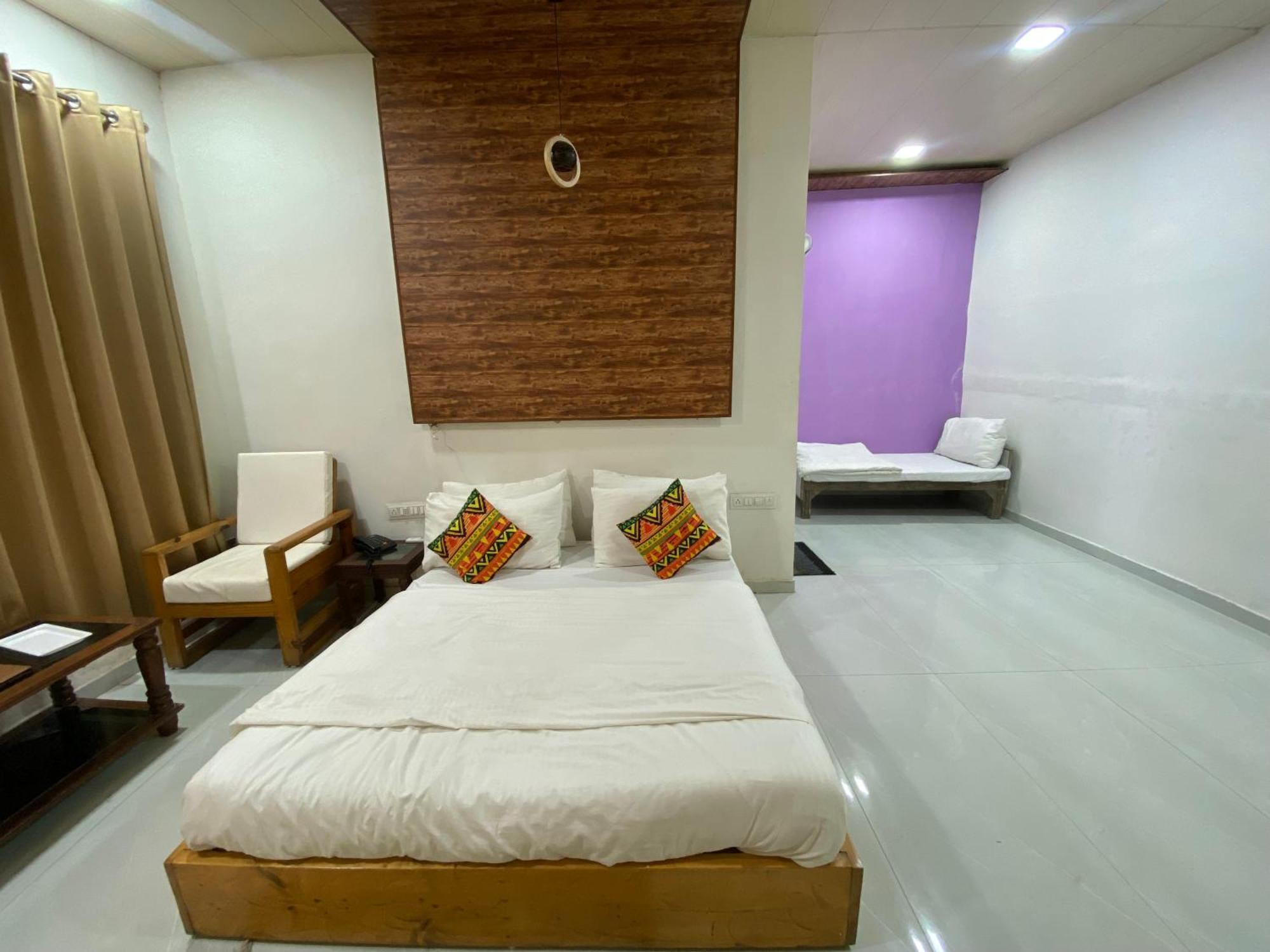 Rudraksha Inn Маунт-Абу Экстерьер фото