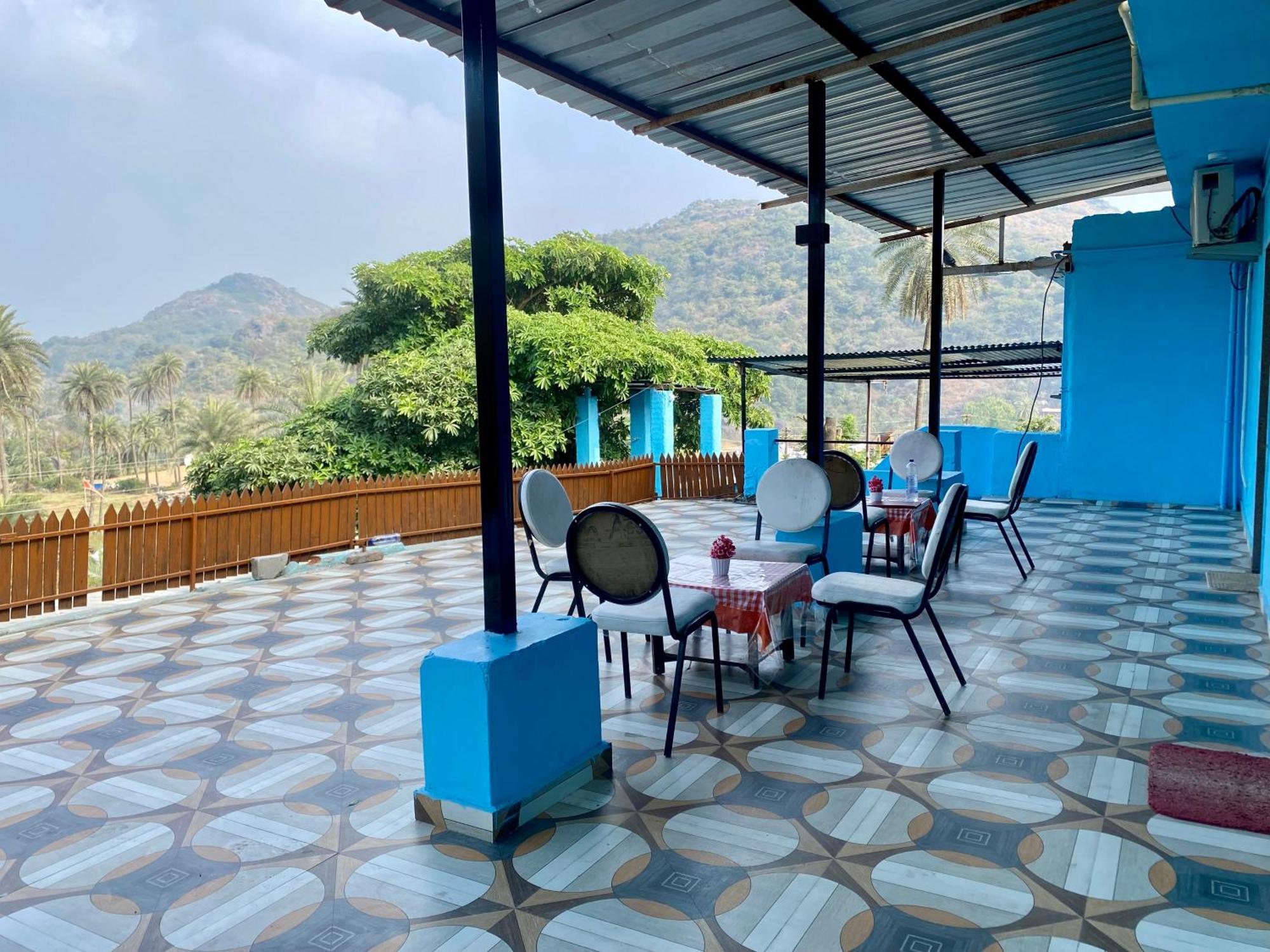 Rudraksha Inn Маунт-Абу Экстерьер фото