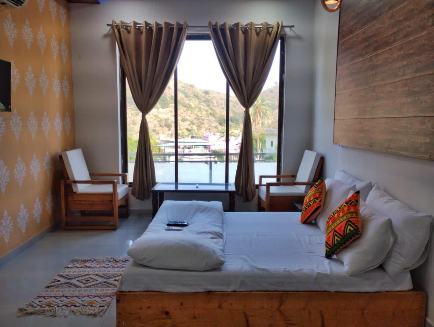 Rudraksha Inn Маунт-Абу Экстерьер фото